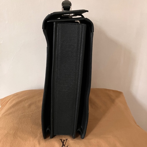 VINTAGE LOUIS VUITTON BLACK TAÏGA LEATHER PILOT BRIEFCASE - Picture 6 of 16